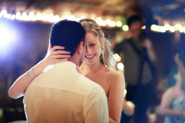 Koh Tao romantic moment of wedding couple first dance