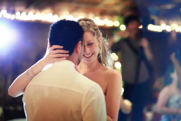 Koh Tao romantic moment of wedding couple first dance
