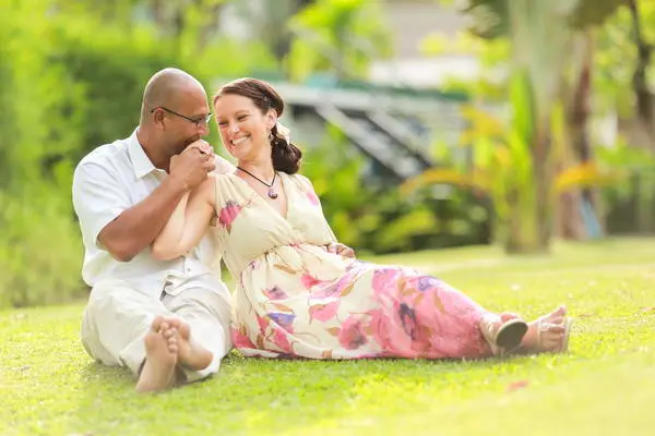 capture a romantic moment of the honeymoon couple